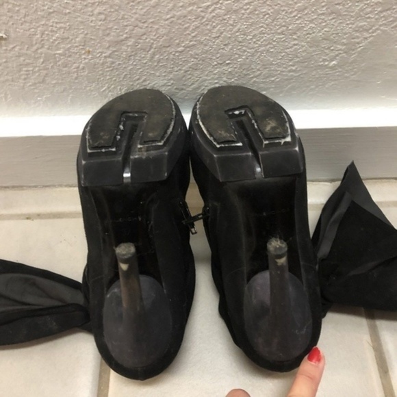 BALENCIAGA sz 37 BOW Black Suede BOOTIES HEELS - Picture 4 of 8